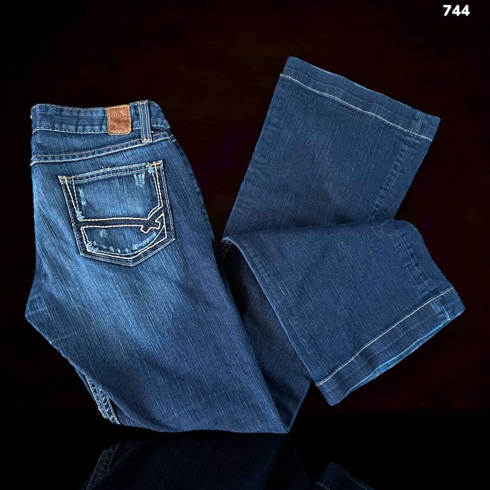 744 Buckle BKE Starlite Flare Jeans 30x32.5 fit like a 28/29 no stretch